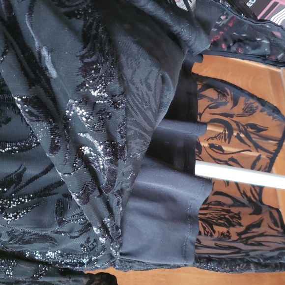 Elegant fun black sparkly lined tunic - Picture 3 of 5